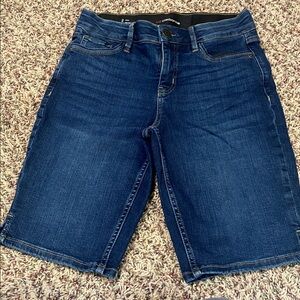 Size 2 mid rise Sara Liz Claiborne shorts